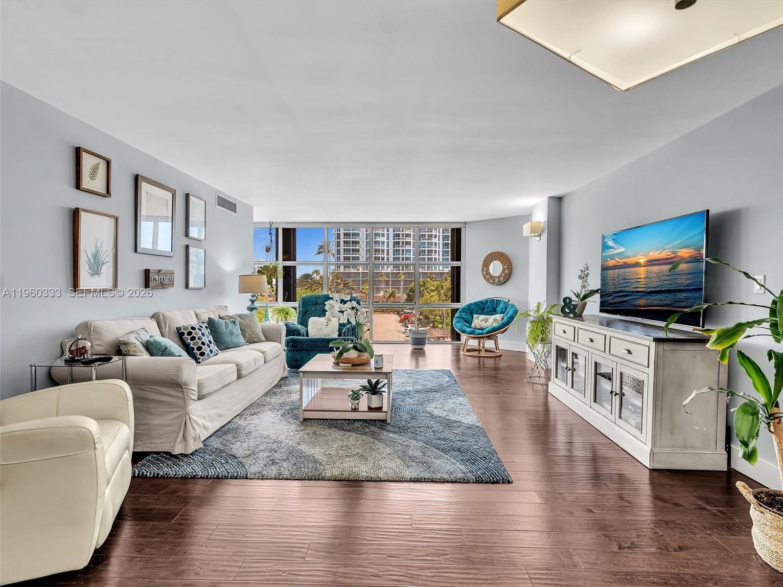 6423 Collins Ave # 409, Miami Beach FL 33141
