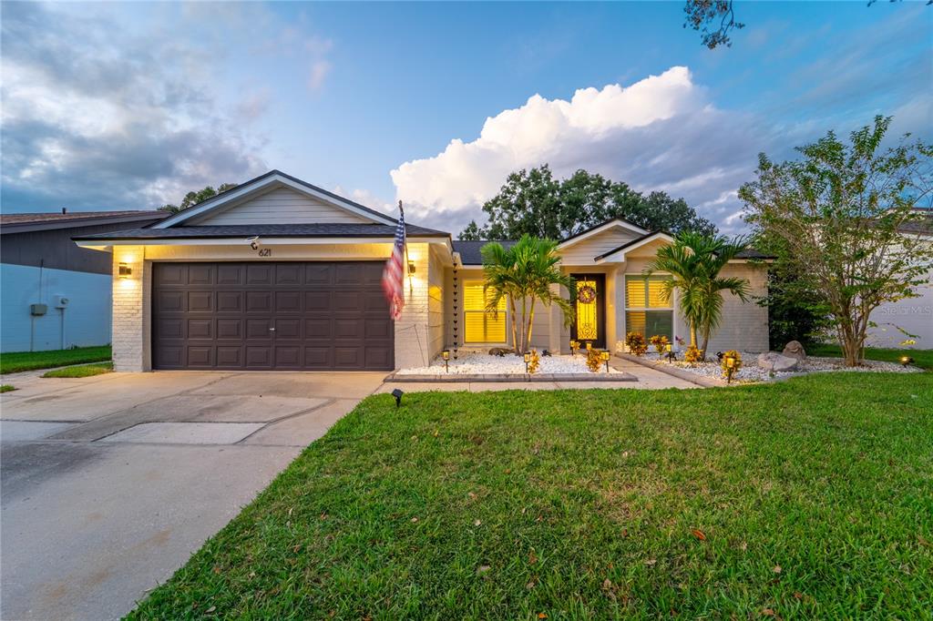 621 STILLVIEW CIRCLE