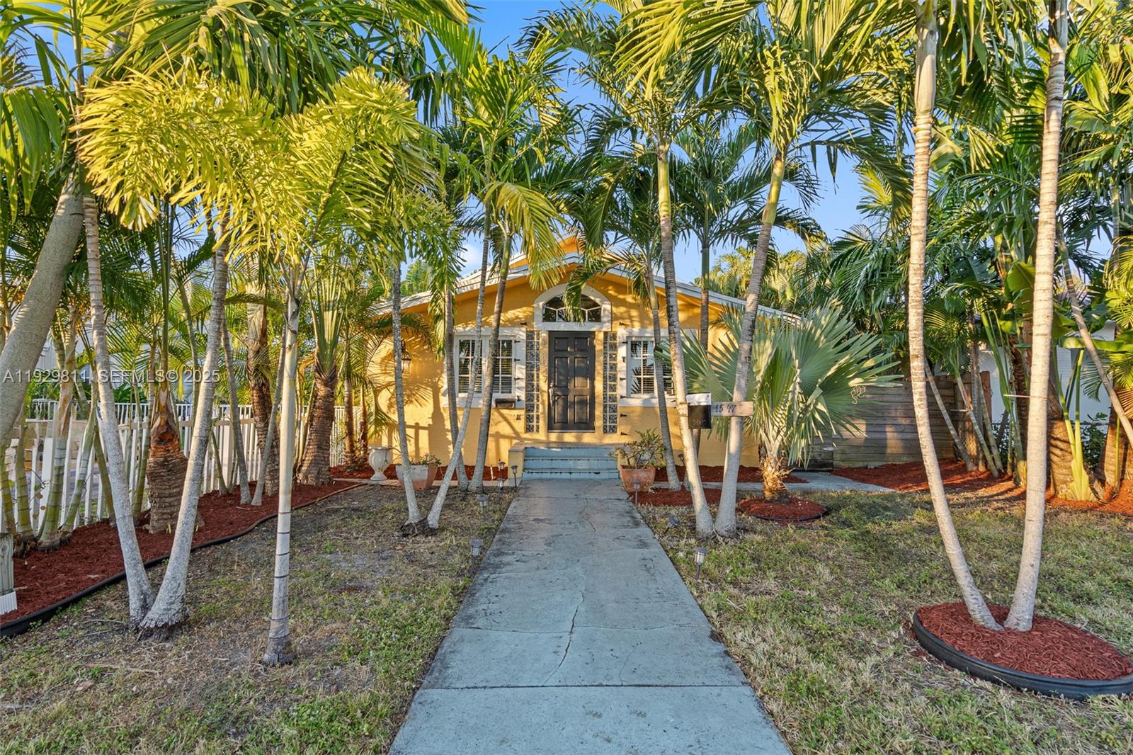 1547 Harrison St, Hollywood FL 33020