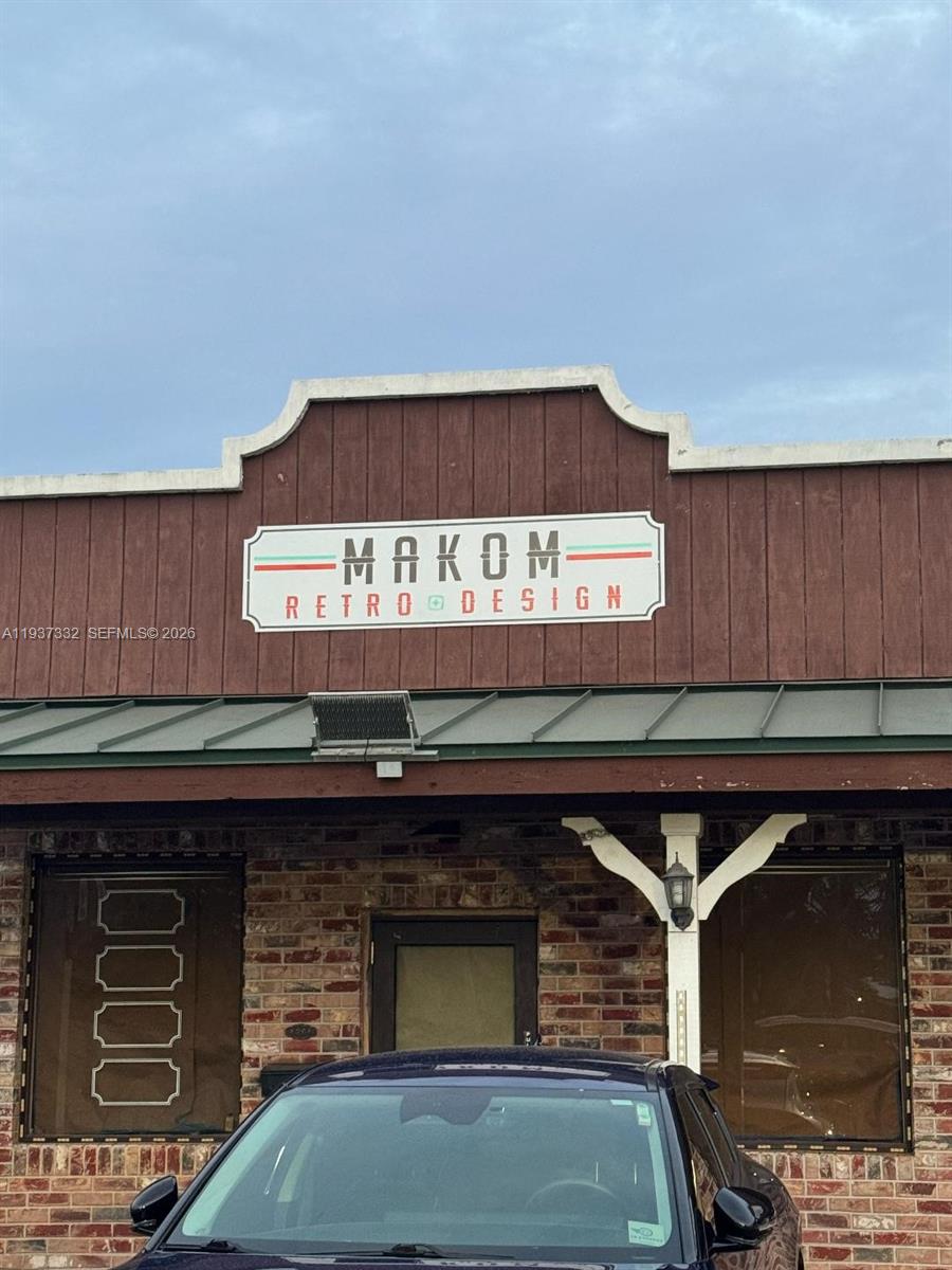 The exterior of a brick building features a sign for Makom Retro Design — 4264 SW 64th Ave, Davie FL 33314, DAVIE, FL