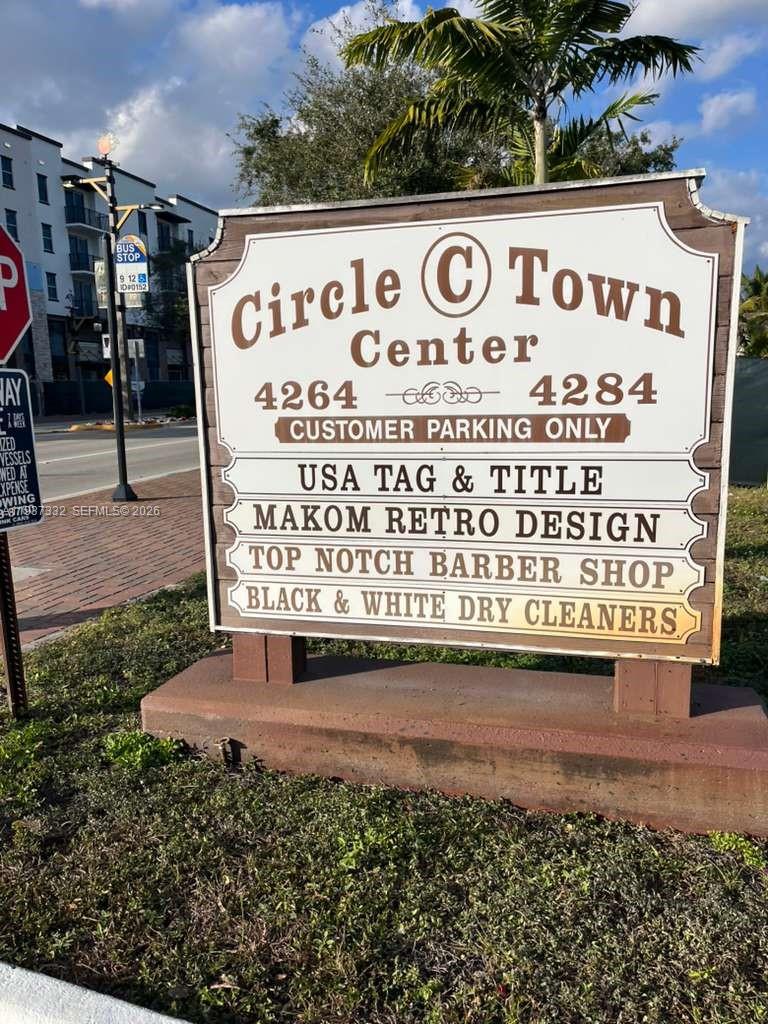 A wooden sign for Circle C Town Center lists several businesses and customer parking information — 4264 SW 64th Ave, Davie FL 33314, DAVIE, FL