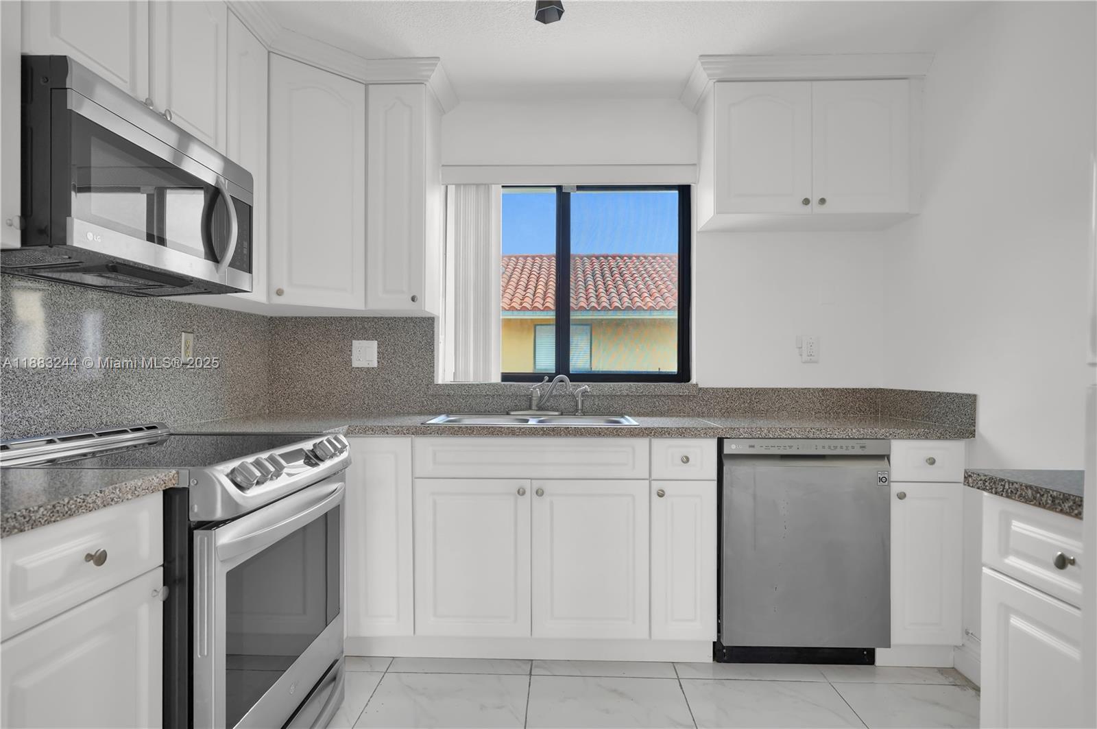 2740 W 61st St # 204, Hialeah FL 33016