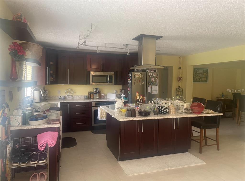 331 SHORE DRIVE E, OLDSMAR, FL — photo 2 of 6