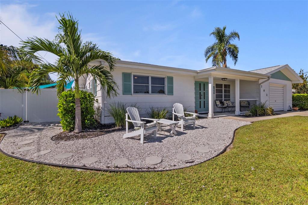 702 POINCIANA ROAD