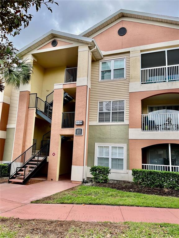 1939 SUMMER CLUB APT DRIVE UNIT 315