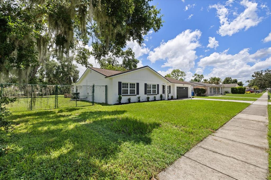 2928 FOREST CIRCLE, SEFFNER, FL — photo 4 of 30