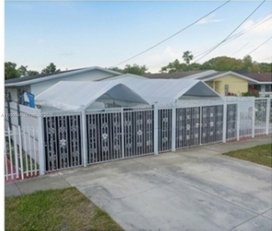 2373 NW 33rd St, Miami FL 33142
