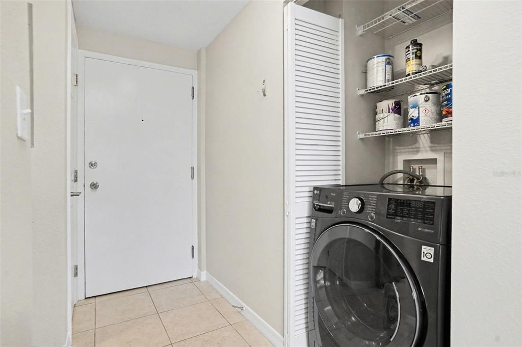 A laundry closet with a front-load washer is located next to an entry door — 406 S CEDAR AVENUE UNIT 505, TAMPA, FL