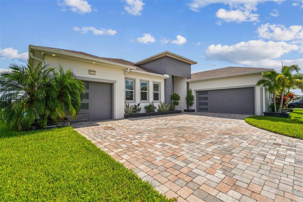 8936 SANDERS TREE LOOP