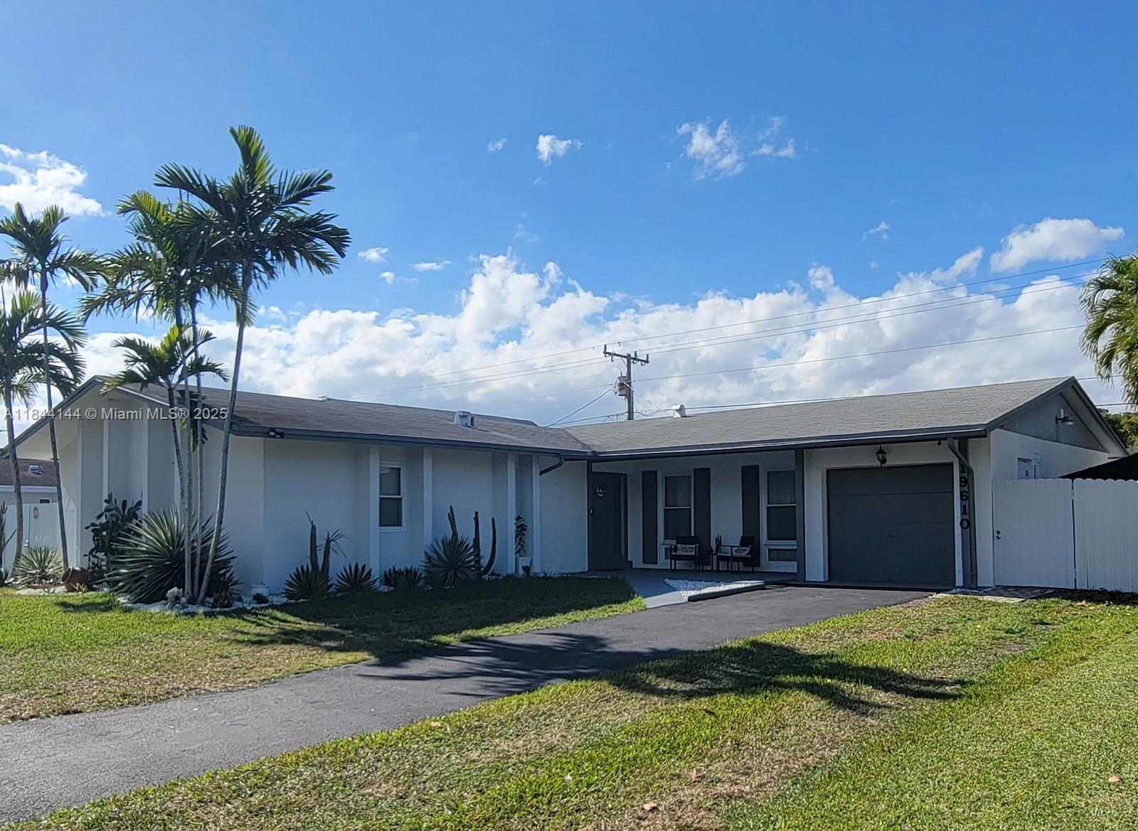 19610 Lenaire Dr, Cutler Bay FL 33157