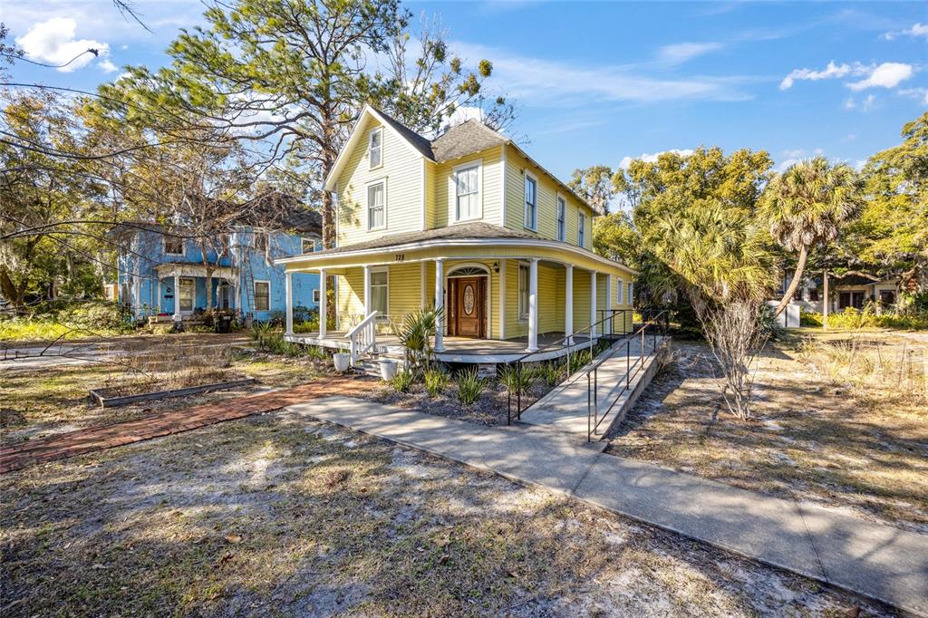 728 E UNIVERSITY AVENUE
