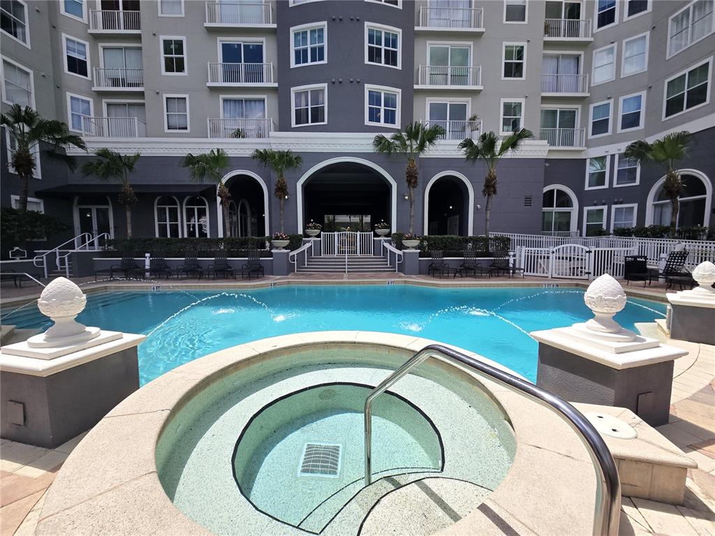 A swimming pool with fountains and a hot tub are in front of a building — 700 S HARBOUR ISLAND BOULEVARD UNIT 646, TAMPA, FL