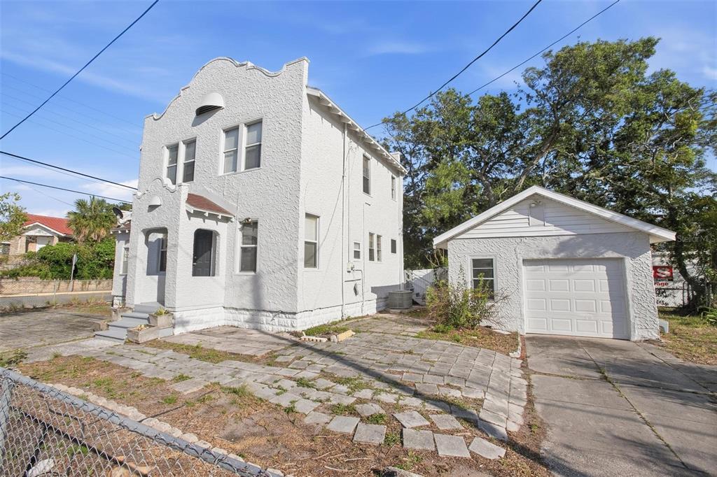 216 EARL STREET