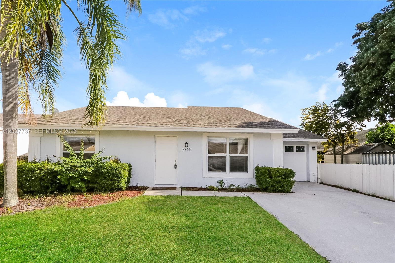 5200 Blueberry Hill Ave, Lake Worth FL 33463