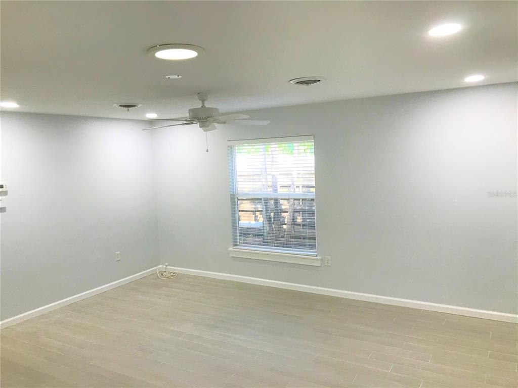2541 FLOYD STREET, SARASOTA, FL — photo 3 of 25
