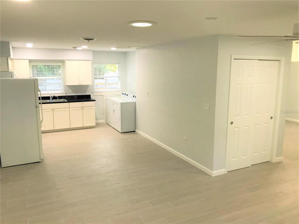 2541 FLOYD STREET, SARASOTA, FL — photo 4 of 25