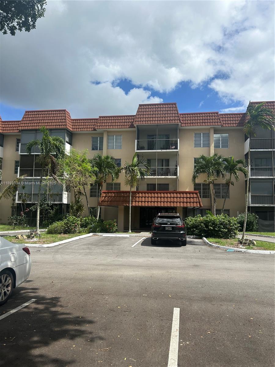 4166 Inverrary Dr # 203, Lauderhill FL 33319
