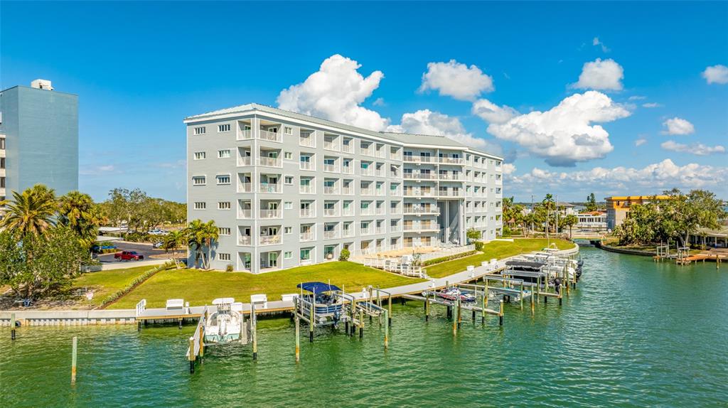 610 ISLAND WAY UNIT 302