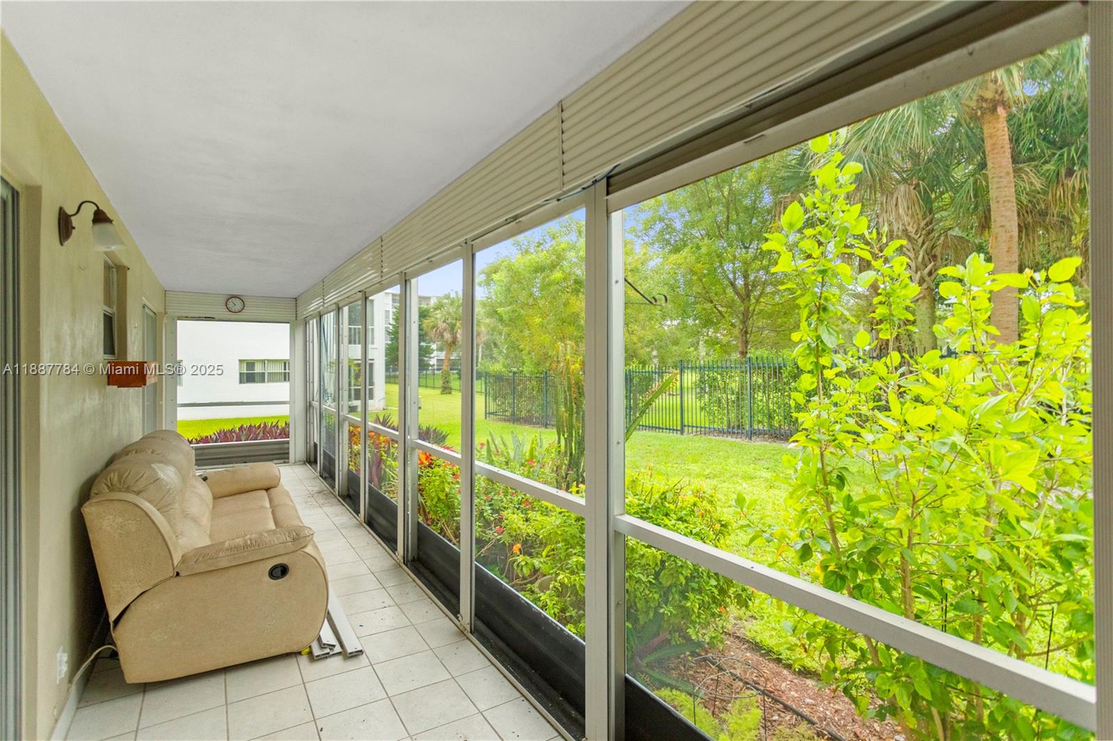 4800 Hillcrest Ln # 101, Hollywood FL 33021