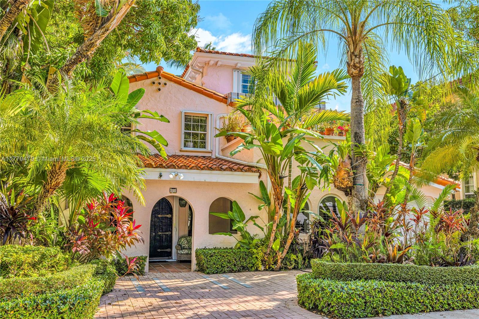 4515 N Bay Rd, Miami Beach FL 33140
