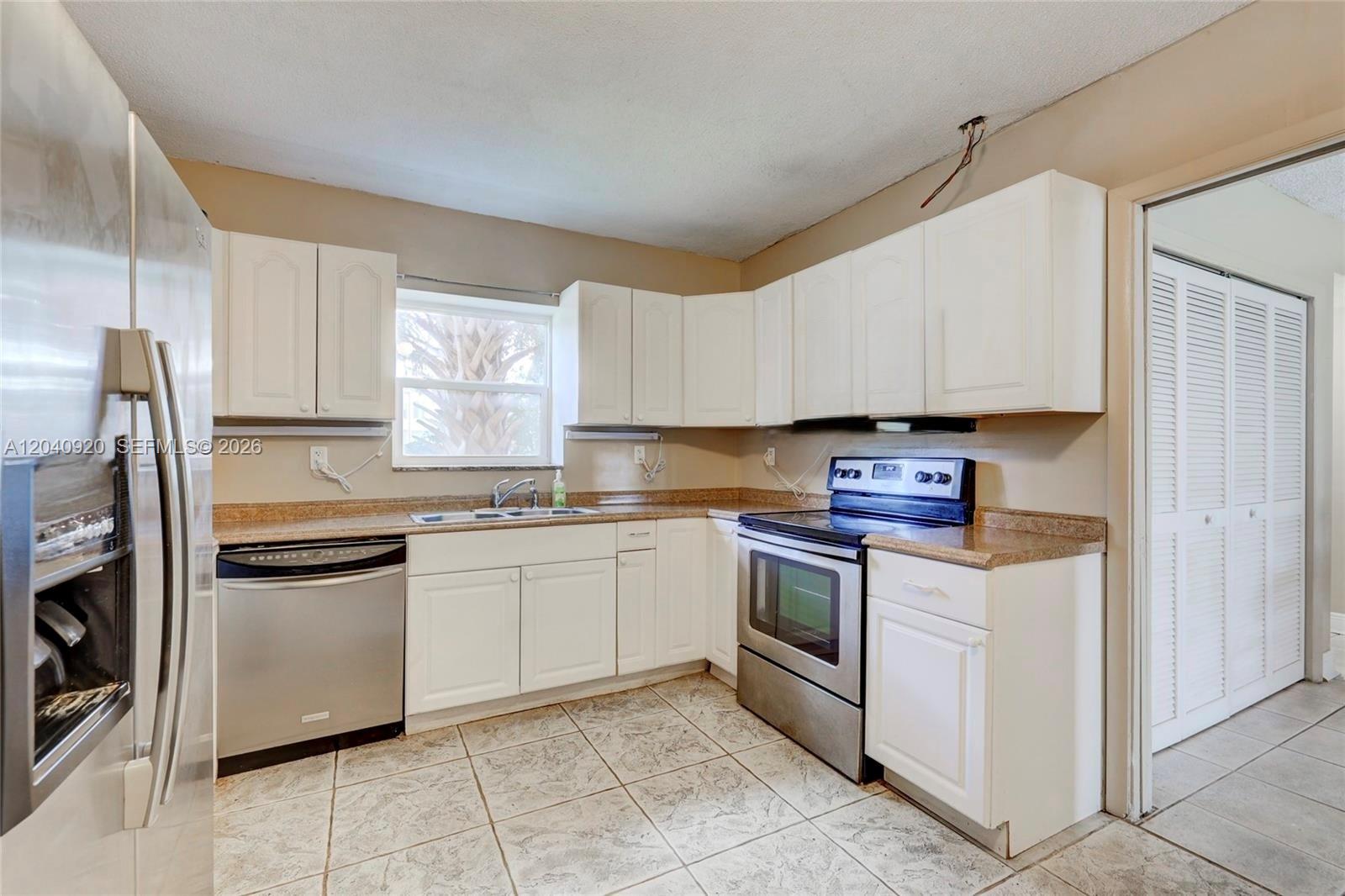 350 Sunshine Dr, Coconut Creek FL 33066