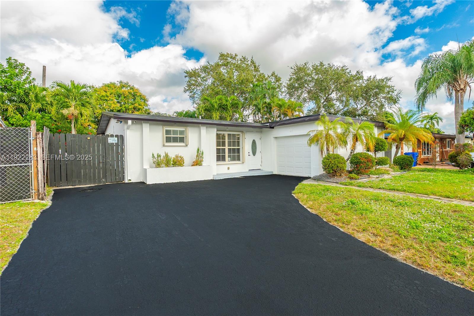 6321 Farragut St, Hollywood FL 33024