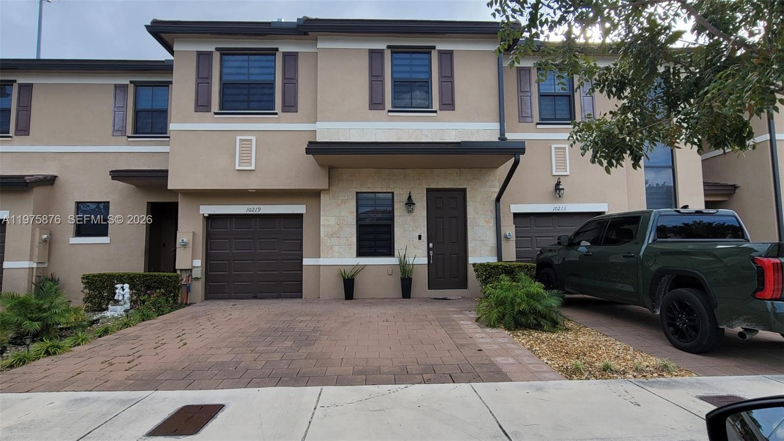 10219 W 32nd Ln, Hialeah FL 33018