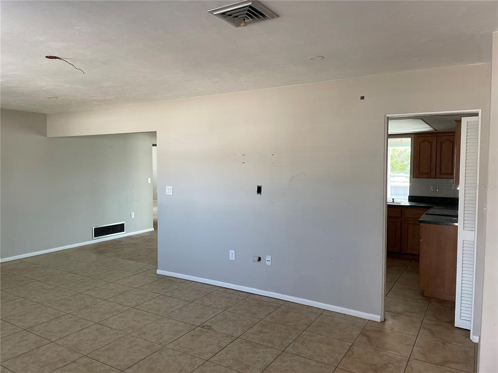 10307 SANDPIPER ROAD W, BRADENTON, FL — photo 4 of 29