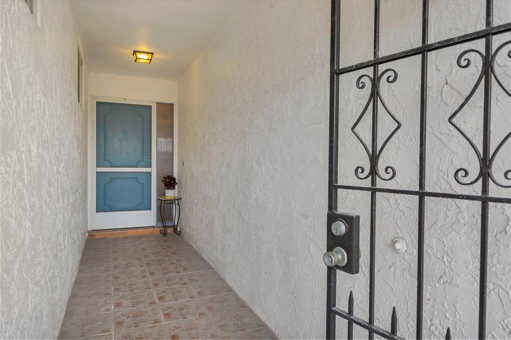 7402 8TH AVENUE W, BRADENTON, FL — photo 4 of 30