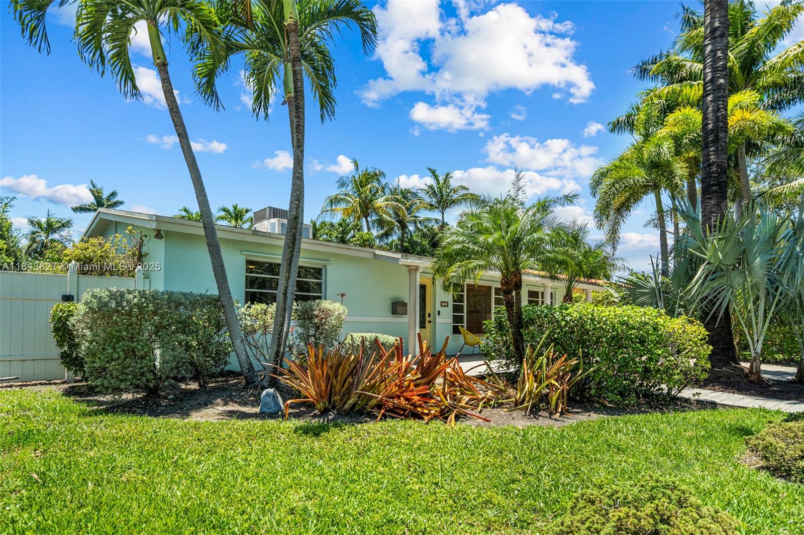 922 N 13th Ter, Hollywood FL 33019