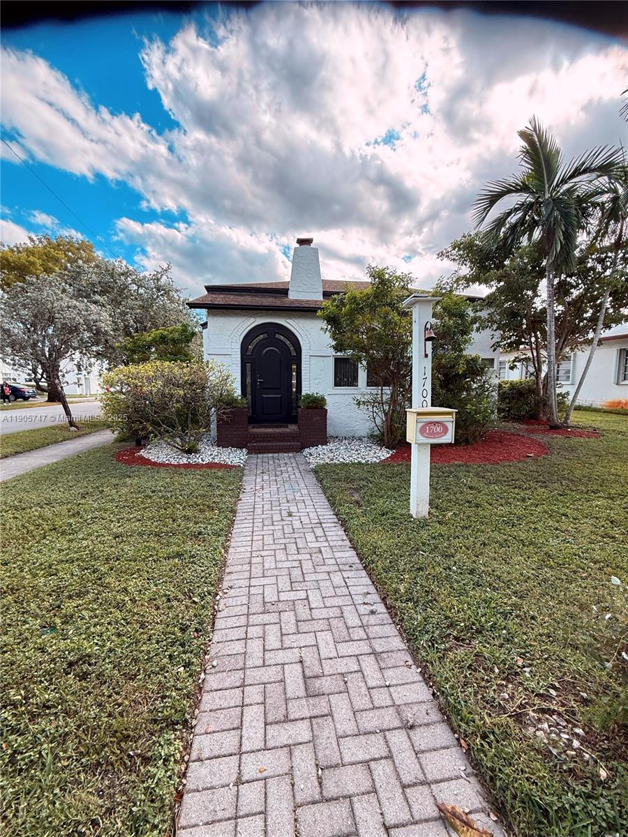 1700 Dewey St, Hollywood FL 33020