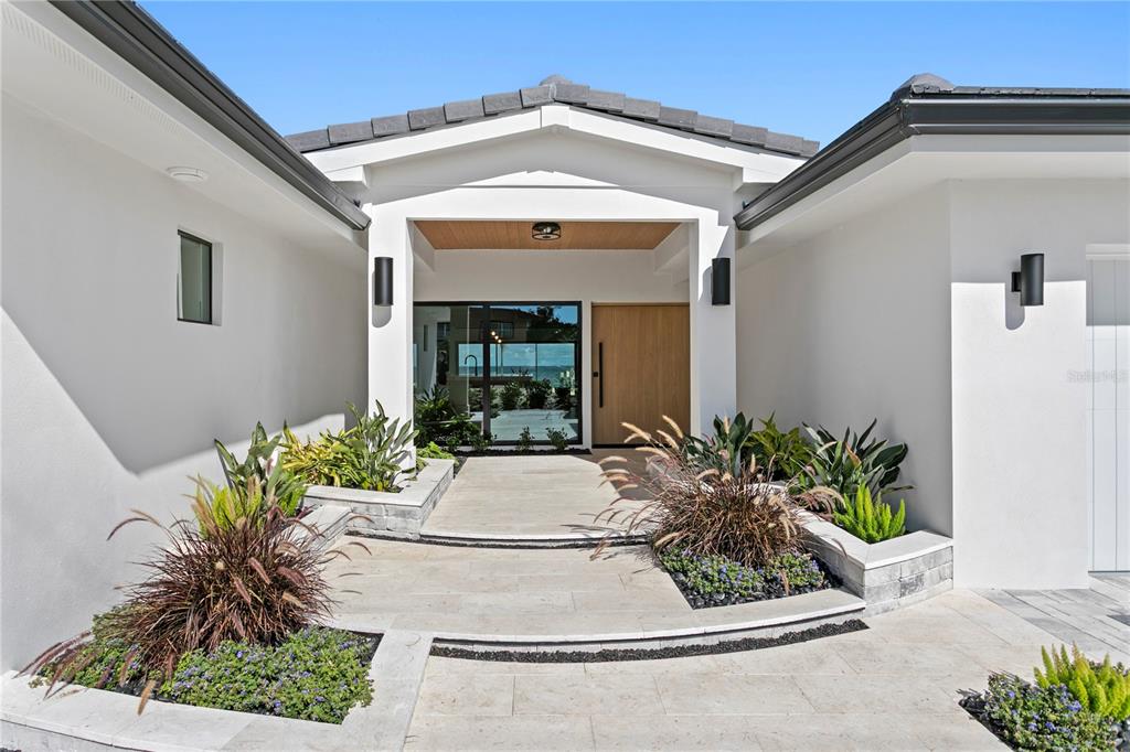 2580 E BAY ISLE DRIVE SE
