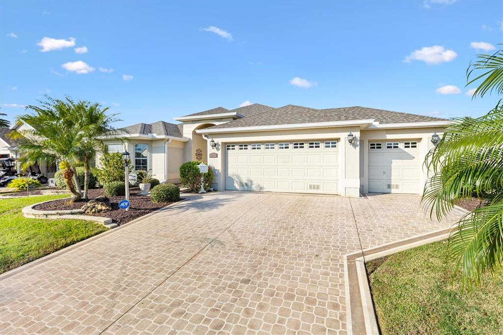 933 FOLKSTONE WAY