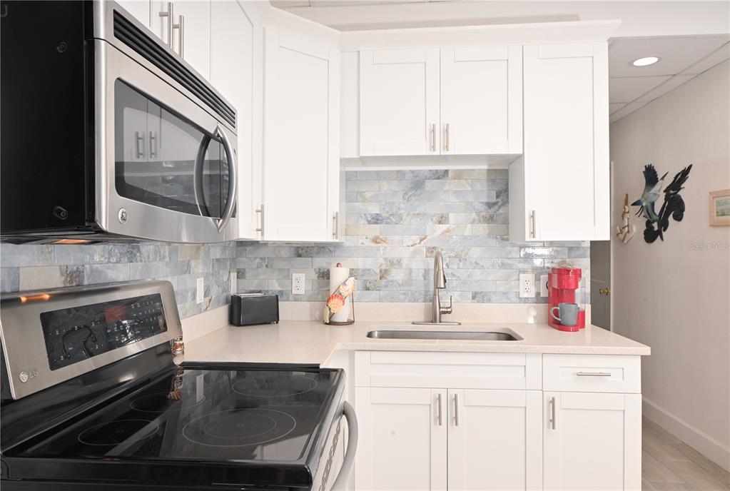 18399 GULF BOULEVARD UNIT 367, INDIAN ROCKS BEACH, FL — photo 5 of 30