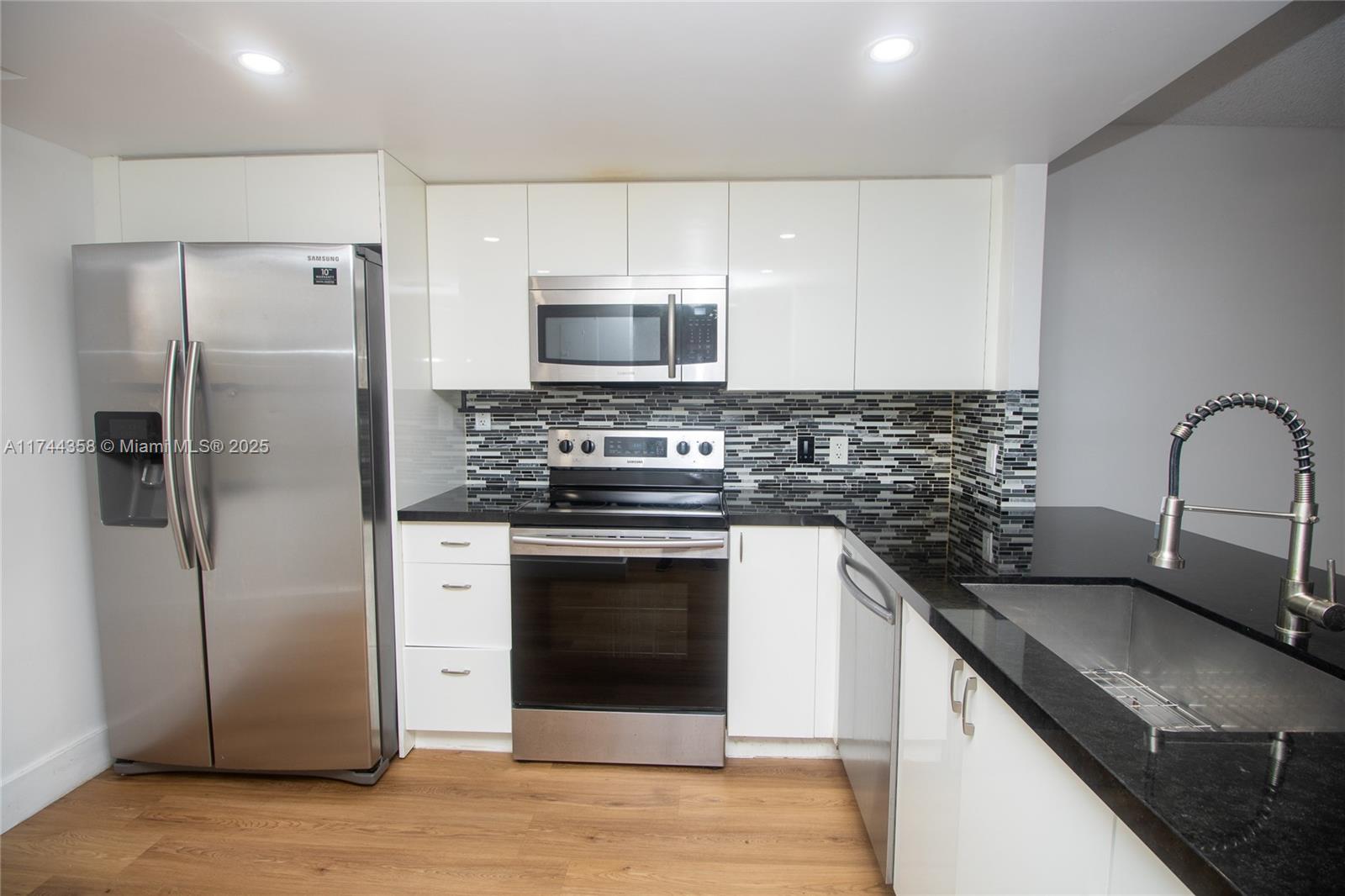 7200 NW 1st St # 103, Plantation FL 33317