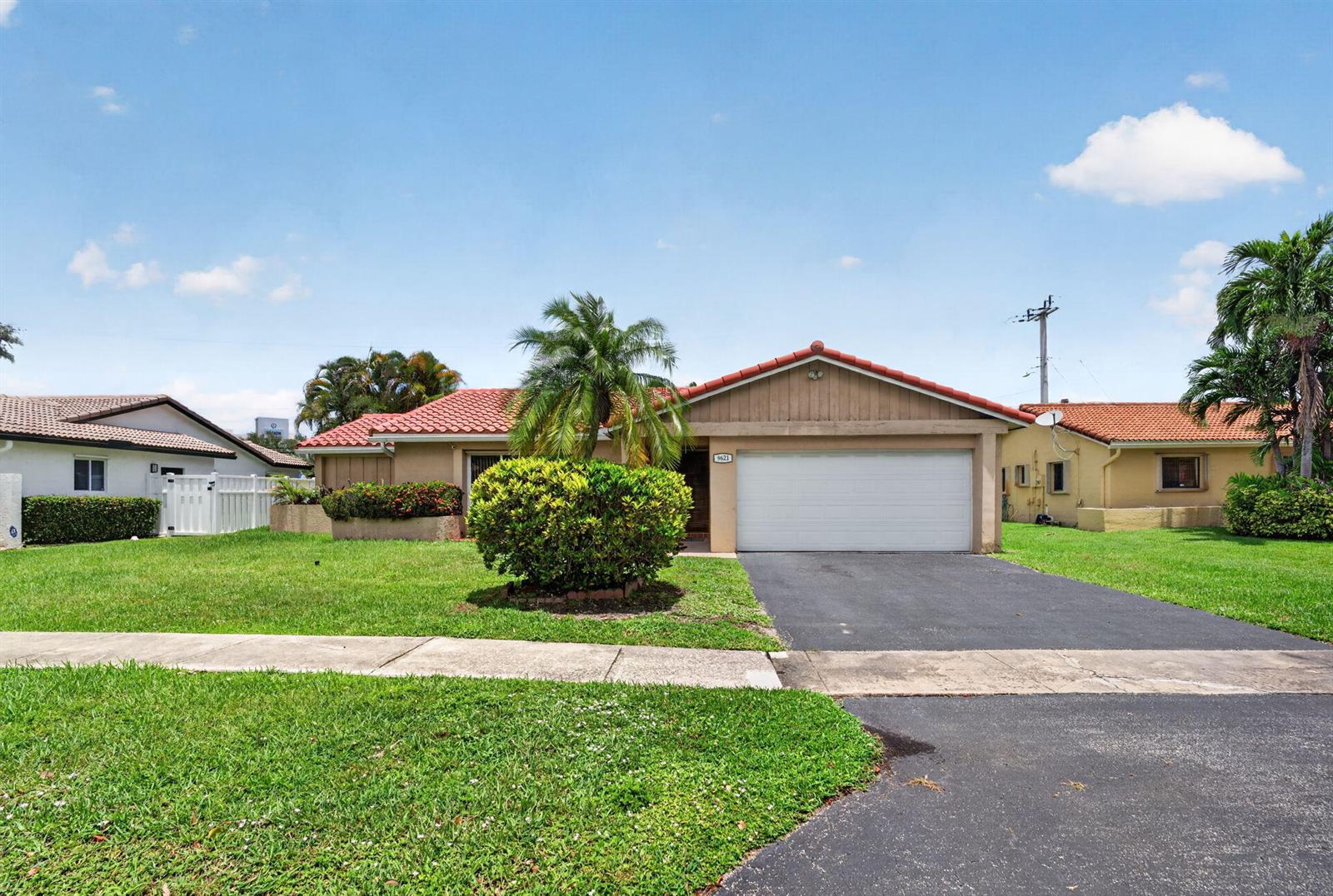9621 NW 28th Place, Coral Springs FL 33065