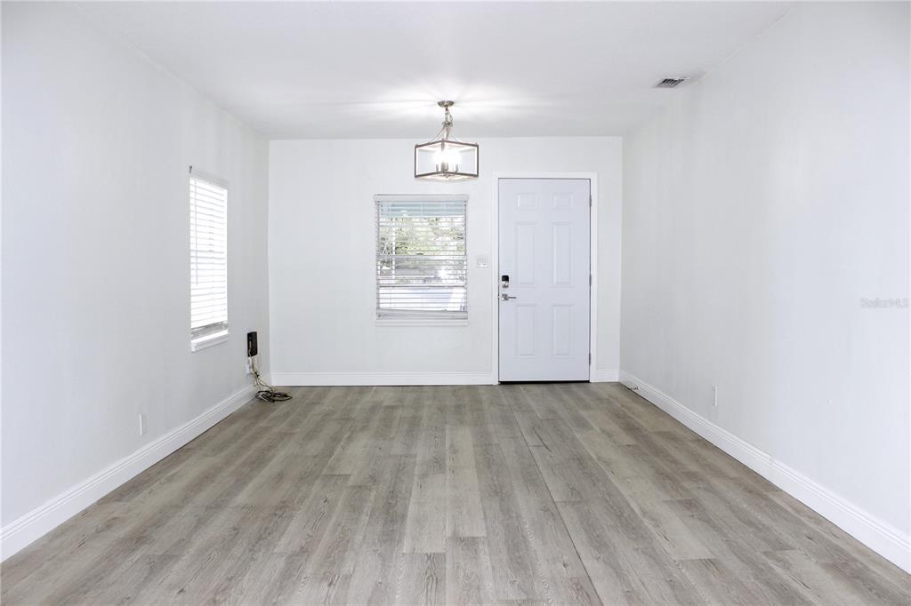 1302 E 33RD AVENUE, TAMPA, FL — photo 5 of 29