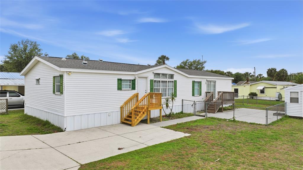 11923 SW LOOP TERRACE