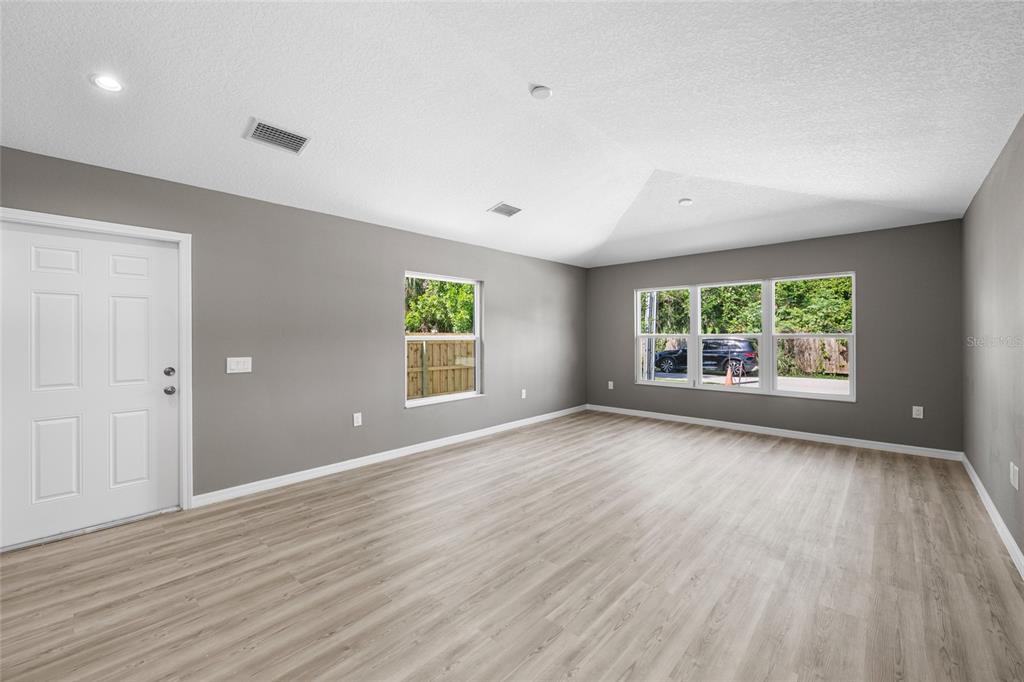 3908 WALNUT AVENUE, SARASOTA, FL — photo 5 of 30