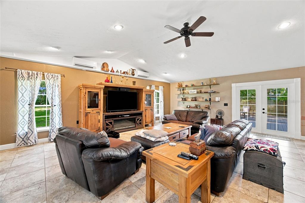 5111 RAWLS ROAD, TAMPA, FL — photo 4 of 30