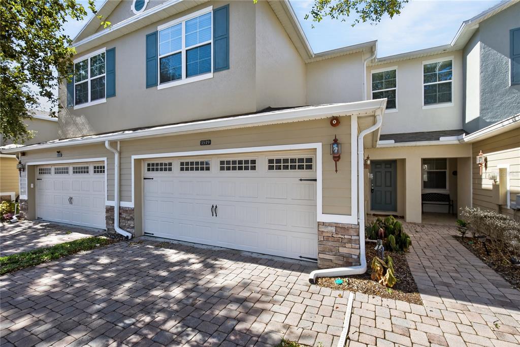 1519 PRIORY CIRCLE
