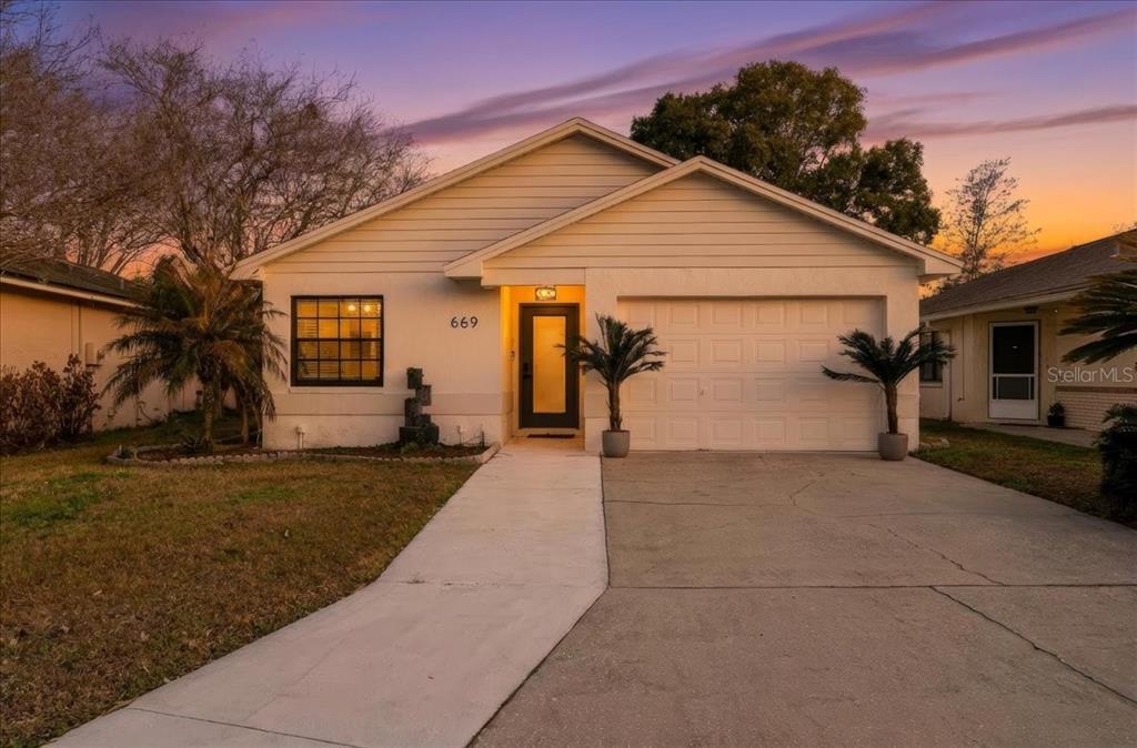 669 EAGLE RUN, LAKELAND, FL — photo 2 of 30