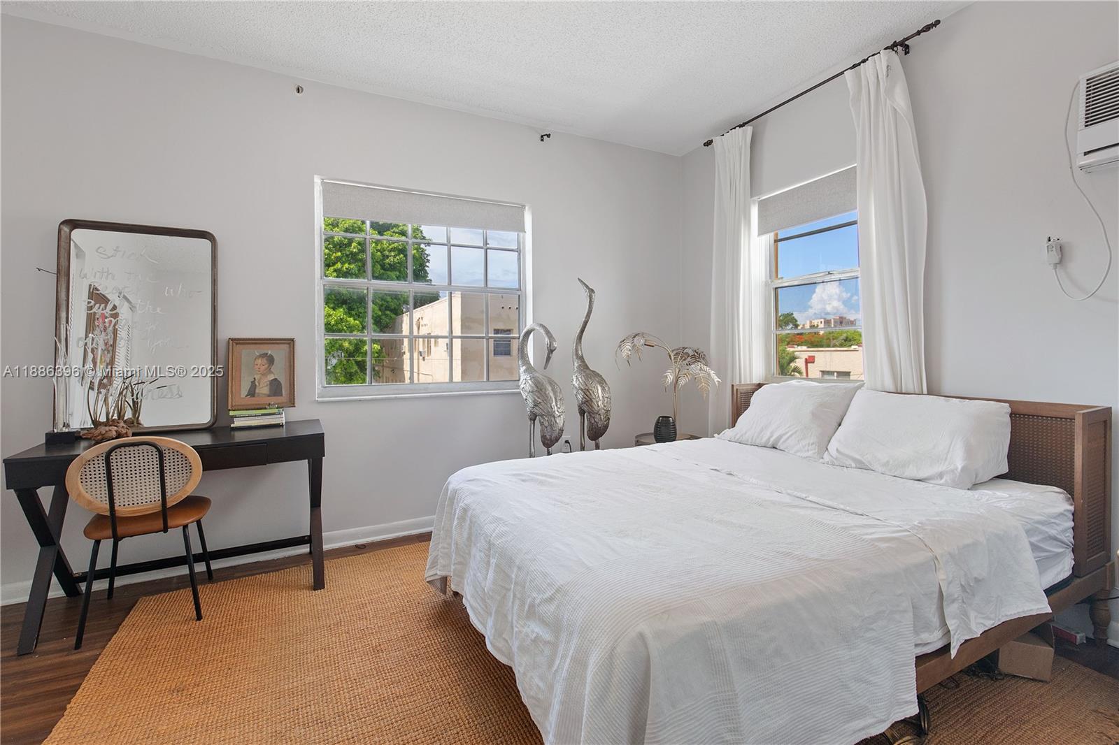 1043 NW 2nd St # 13, Miami FL 33128