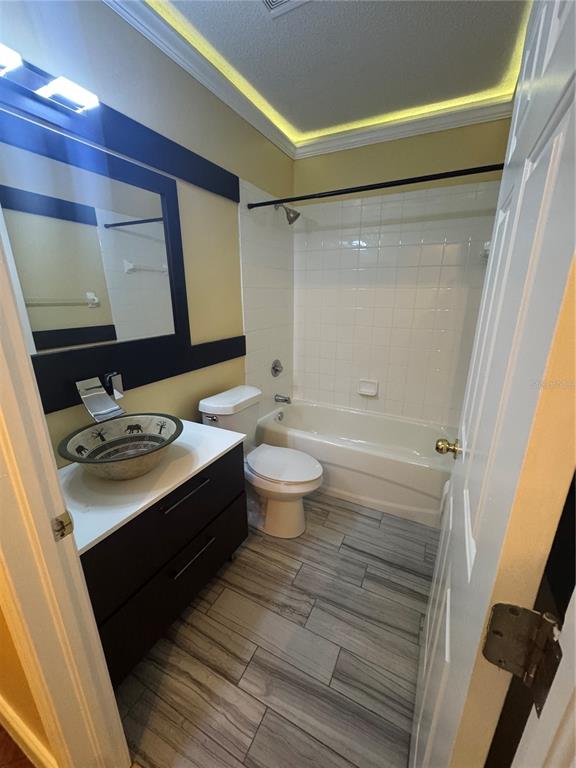 A bathroom features a vessel sink vanity, a toilet, and a tiled shower-tub combination — 6229 OSPREY LAKE CIRCLE, RIVERVIEW, FL