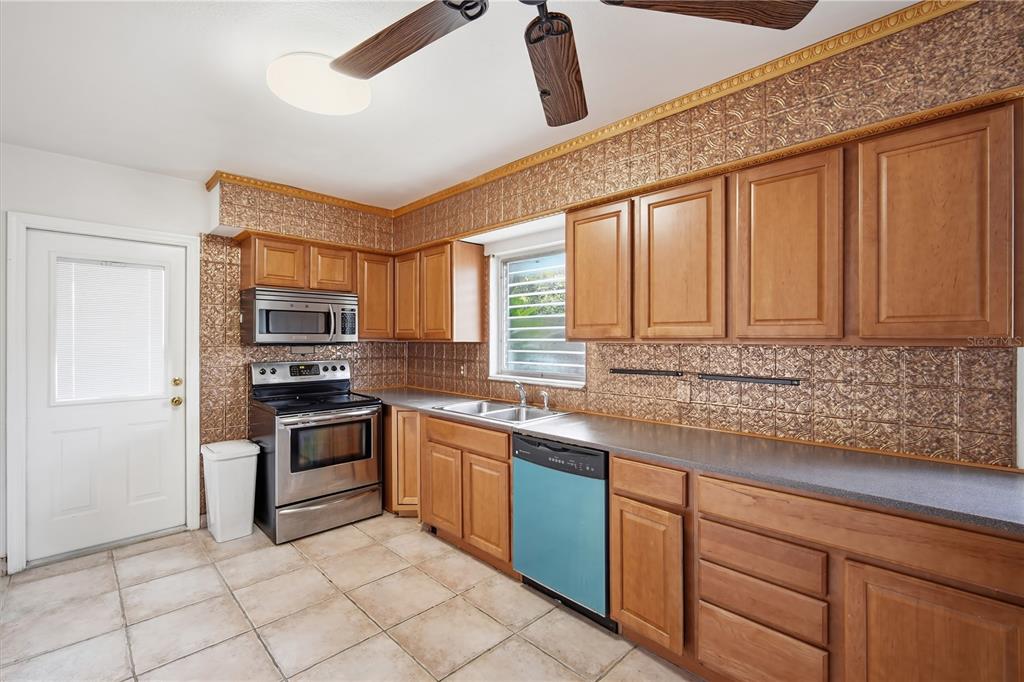 3106 W BRADDOCK STREET, TAMPA, FL — photo 5 of 18
