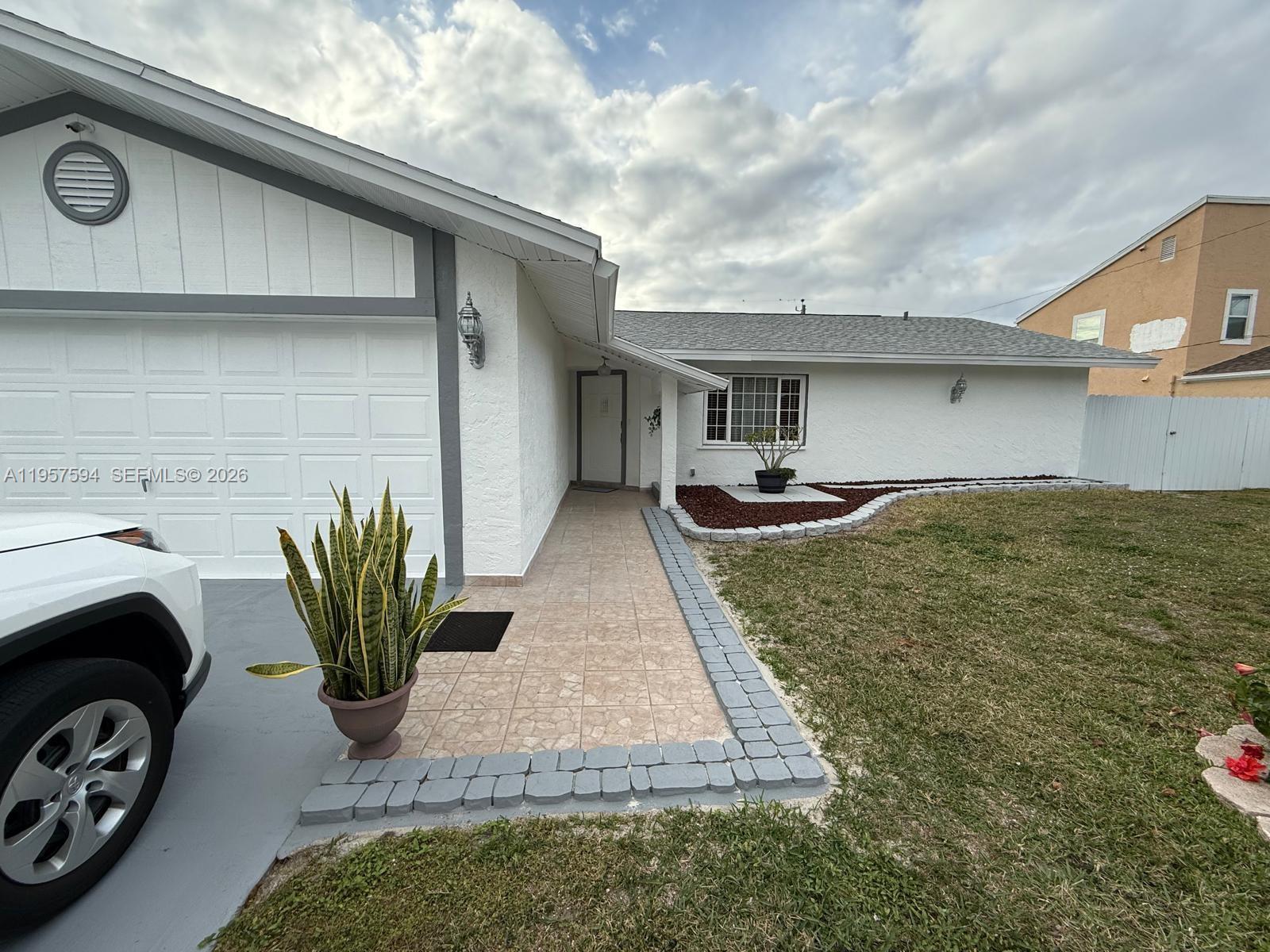 2146 SE 15th Pl, Cape Coral FL 33990