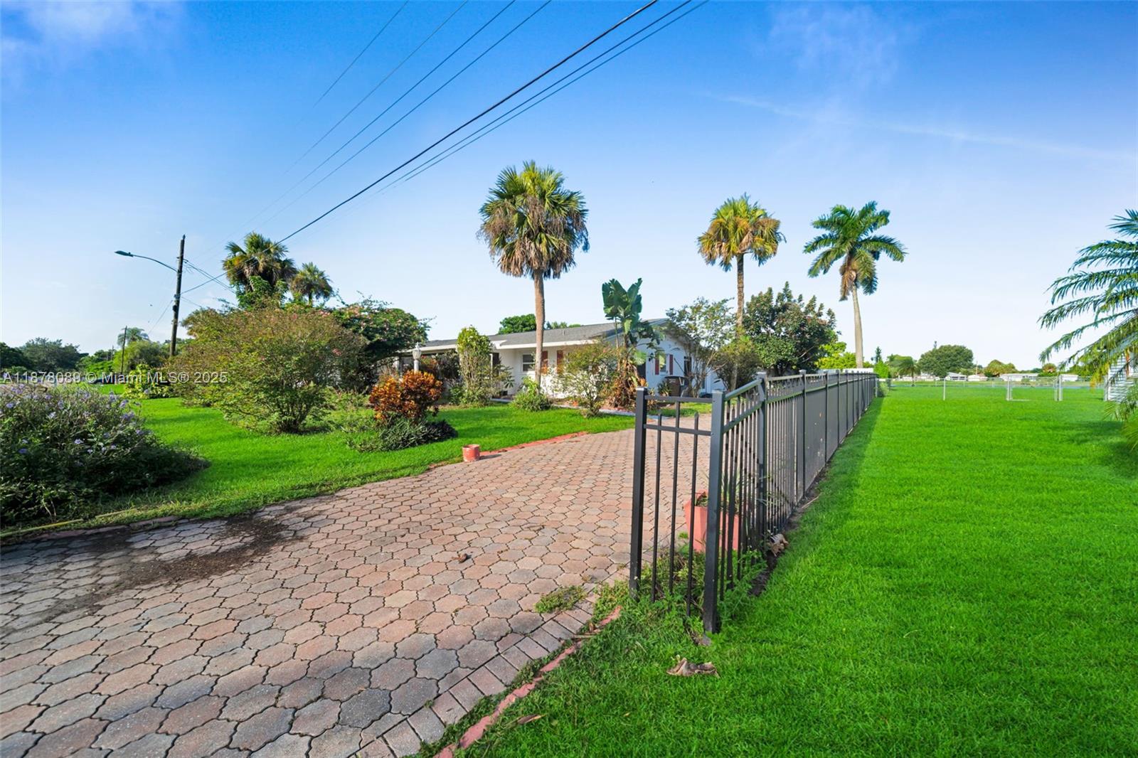 23 Lincoln Ave, Lehigh Acres FL 33936