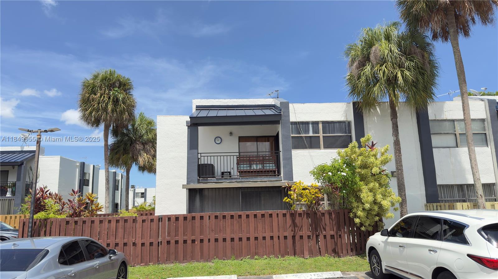 460 W Park Dr # 106, Miami FL 33172