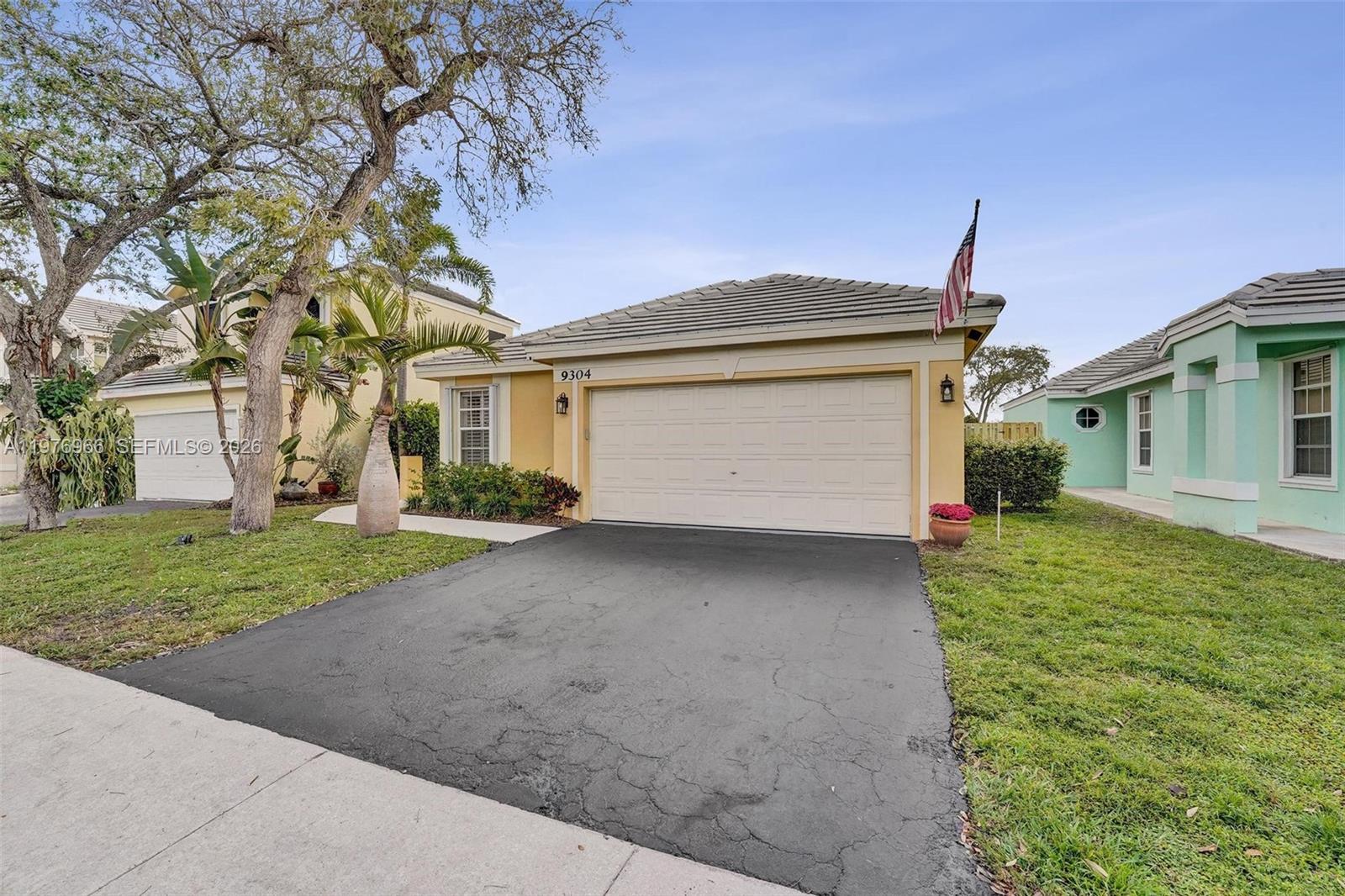 9304 Arborwood Cir, Davie FL 33328