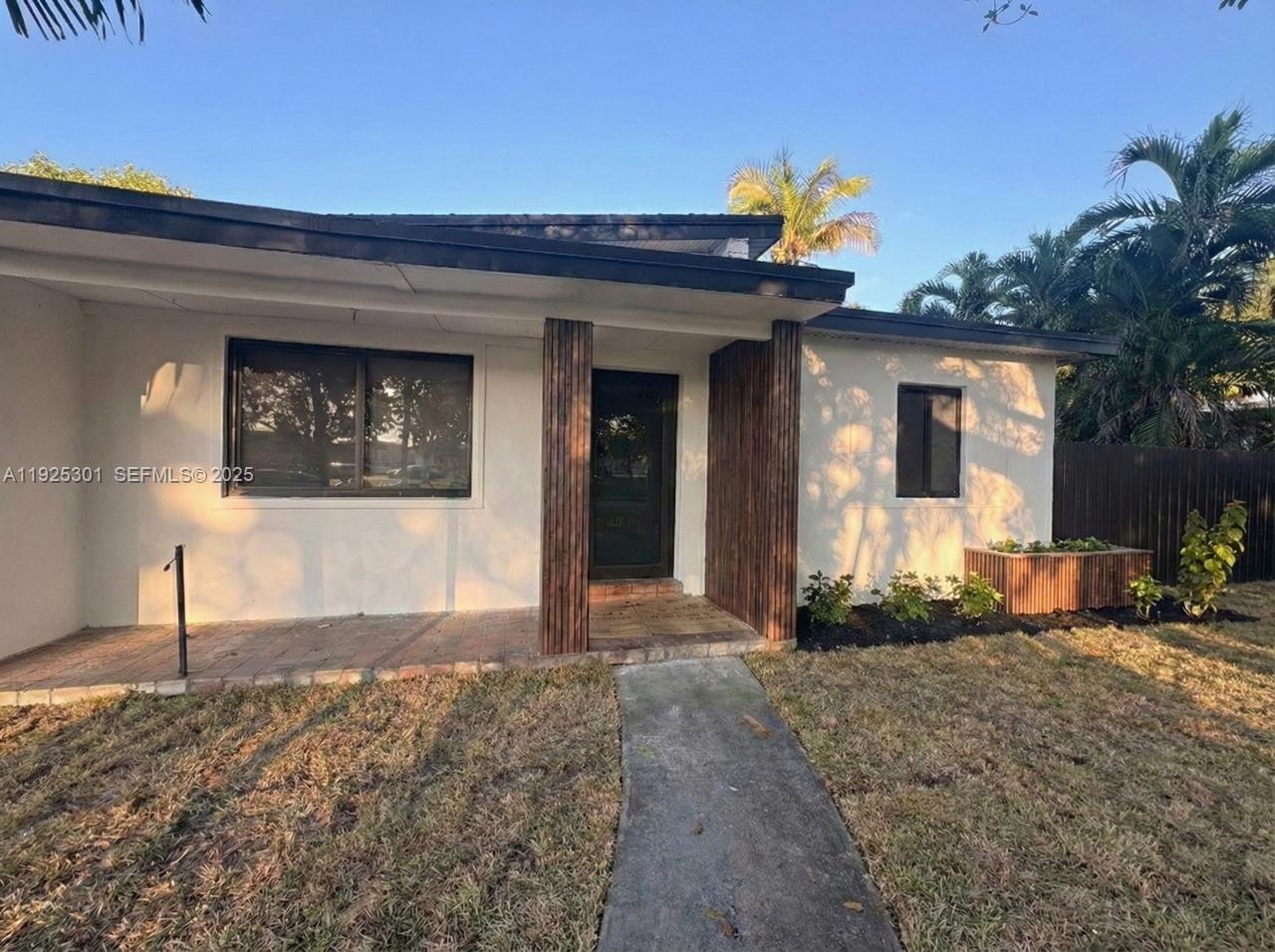 3 Ronald Rd, West Park FL 33023